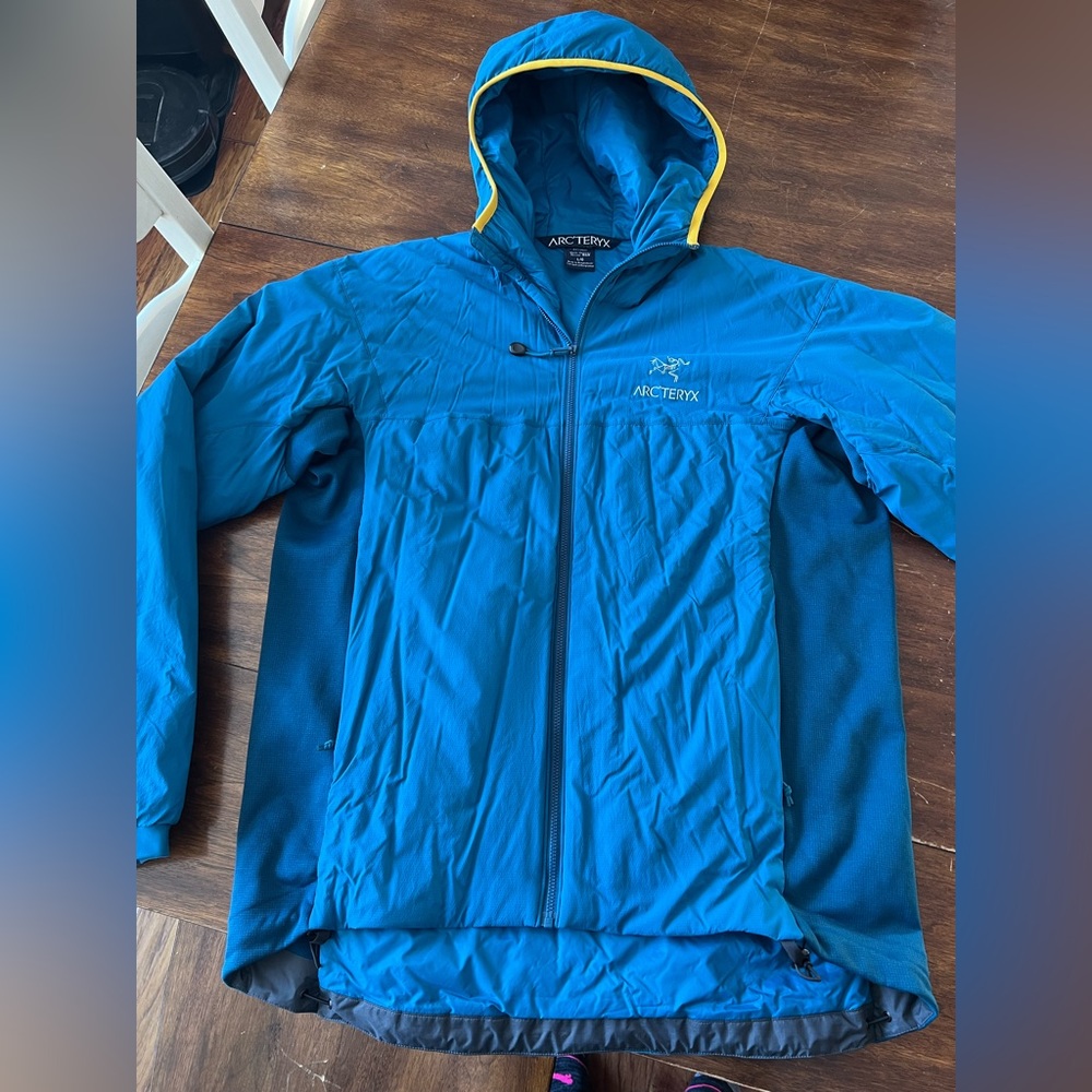 Men’s Large Arc’teryx Atom LT Hooded Jacket, like new!